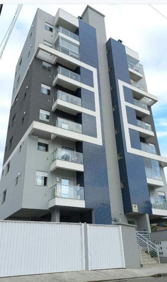 Agradavel Apartamento Em Bairro Silencioso... กัมโบรีอู ภายนอก รูปภาพ