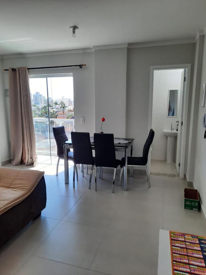Agradavel Apartamento Em Bairro Silencioso... กัมโบรีอู ภายนอก รูปภาพ